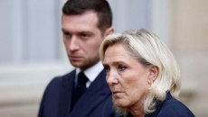 Γαλλία: Η Λεπέν θα παραδώσει τα ηνία του Εθνικού Συναγερμού στον Μπαρντελά αν χάσει το Εφετείο