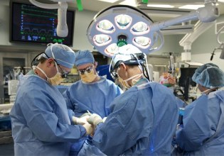 Θεσσαλονίκη: Στην Ιταλία για μεταμόσχευση ήπατος το ζευγάρι που κατανάλωσε δηλητηριώδη μανιτάρια