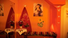 Έφοδος της ΕΛ.ΑΣ σε οίκους ανοχής στην Αθήνα – 15 συλλήψεις