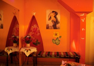 Έφοδος της ΕΛ.ΑΣ σε οίκους ανοχής στην Αθήνα – 15 συλλήψεις