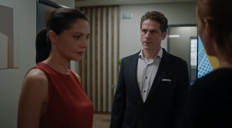 Μια νύχτα μόνο: Μυστικά που κινδυνεύουν να αποκαλυφθούν