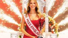 «Είμαι υπερήφανη λεσβία»: Η Μις Αγγλία απάντησε στον εκφοβισμό με νίκη