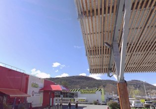 Γαλλία: Σκηνές τρόμου σε εμπορικό κέντρο – Γυναίκα σκοτώθηκε με αλυσοπρίονο