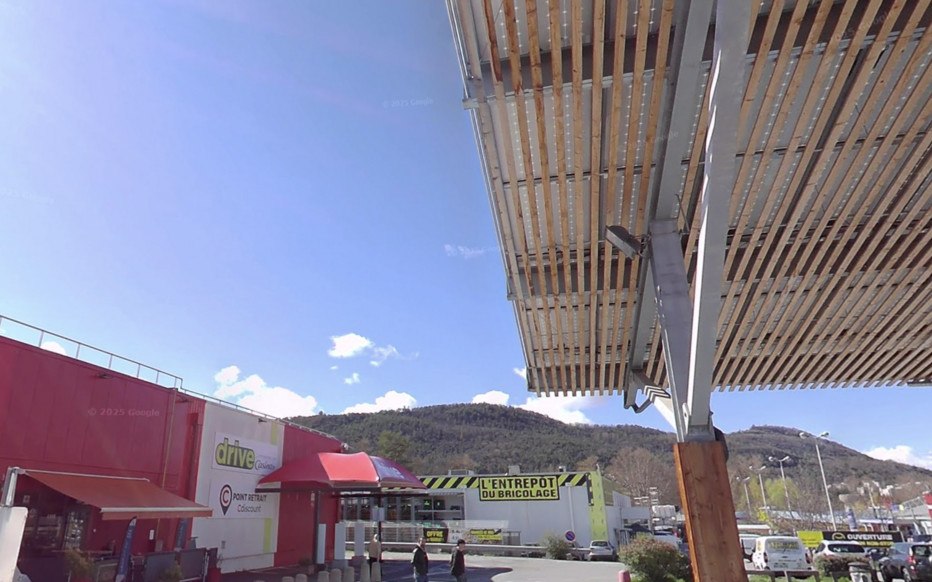 Γαλλία: Σκηνές τρόμου σε εμπορικό κέντρο – Γυναίκα σκοτώθηκε με αλυσοπρίονο