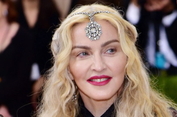 Madonna: Με αισθησιακή φωτογράφιση ανακοινώνει το νέο της album