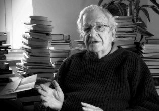 Έγγραφα αποκαλύπτουν μία στενή σχέση ανάμεσα στον Τσόμσκι και τον Έπσταϊν – Επιστολή αναφέρει «τακτική επαφή»