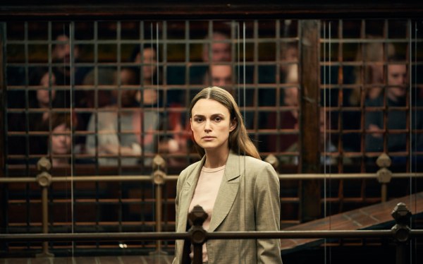 «Ζωγραφίζω για να μάθω τα λόγια μου»: Η Κίρα Νάιτλι αποκαλύπτει πώς η δυσλεξία έγινε το μυστικό της όπλο