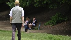 Ακόμα και ένας περίπατος την ημέρα αρκεί για να επιβραδύνει την Αλτσχάιμερ