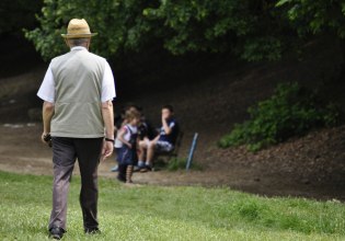 Ακόμα και ένας περίπατος την ημέρα αρκεί για να επιβραδύνει την Αλτσχάιμερ