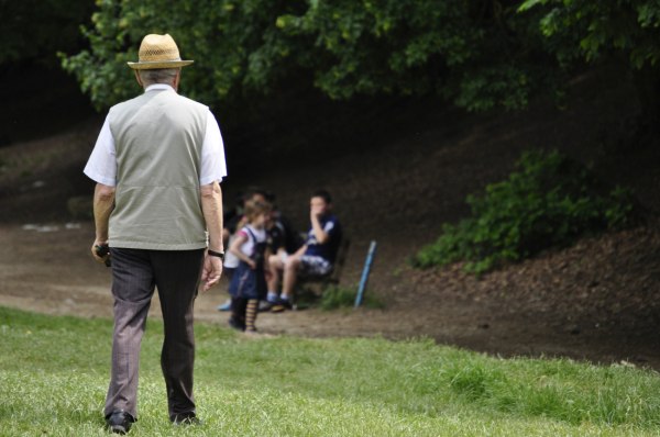 Ακόμα και ένας περίπατος την ημέρα αρκεί για να επιβραδύνει την Αλτσχάιμερ