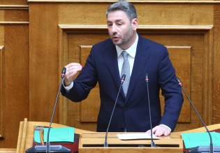 Ανδρουλάκης: Ο Μητσοτάκης είναι πίσω από όλα τα σκάνδαλα – Και έχει και θράσος