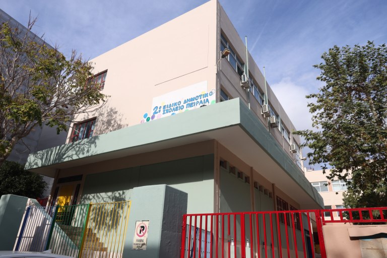 Πειραιάς: Σοκ με τον θάνατο 13χρονης από πνιγμό με φαγητό σε ειδικό σχολείο – Τι καταγγέλλουν γονείς