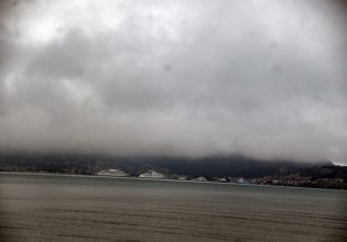 Καιρός: Πτώση της θερμοκρασίας και περιορισμένη ορατότητα – Πού θα βρέξει