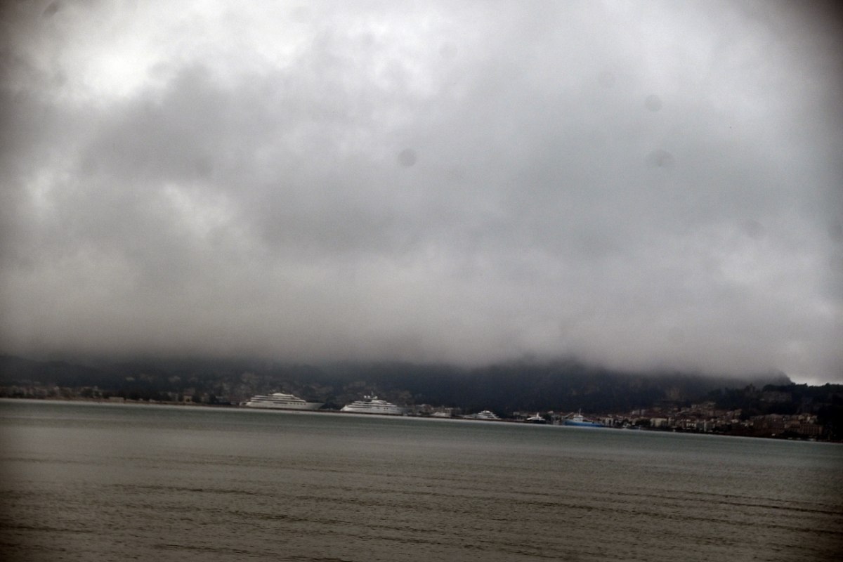 Καιρός: Βροχερό σκηνικό με πιθανότητα να σχηματιστούν ομίχλες – Πού θα έχει καταιγίδες