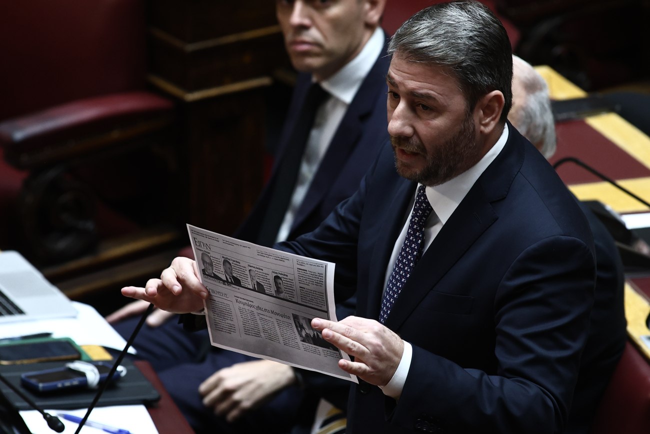 ΟΠΕΚΕΠΕ: Συγγενής του «Φραπέ» απειλεί τον Ανδρουλάκη – Ενόχλησε η φωτογραφία της κουμπαριάς με την οικογένεια Μητσοτάκη