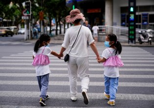 Περισσότερο ύπνο και λιγότερο χρόνο μπροστά στην οθόνη υπαγορεύει η Κίνα για τη μείωση του άγχους των μαθητών