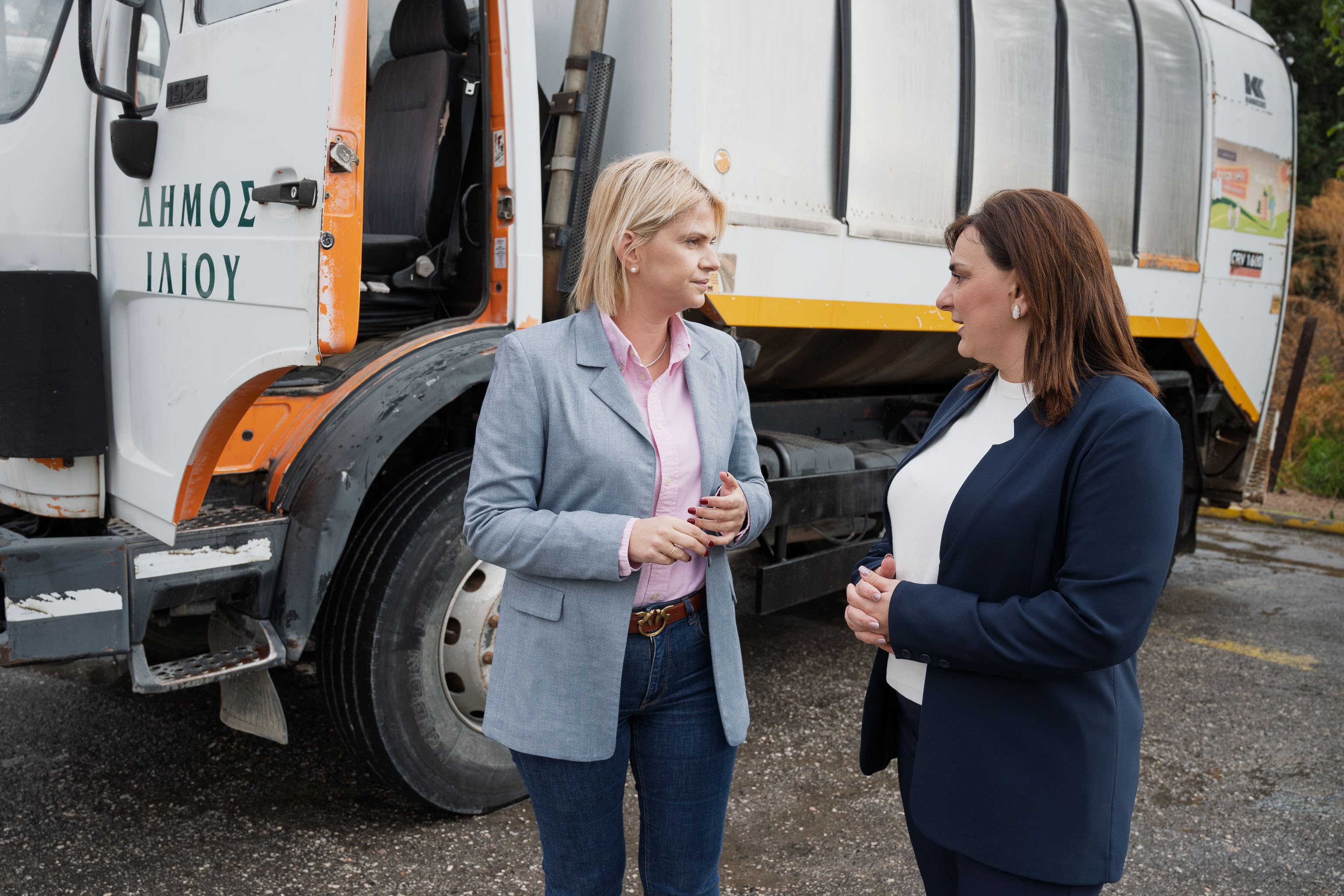 Διαδημοτική πράξη στήριξης-Δήμος της Αττικής δώρισε απορριμματοφόρο σε δήμο της περιφέρειας