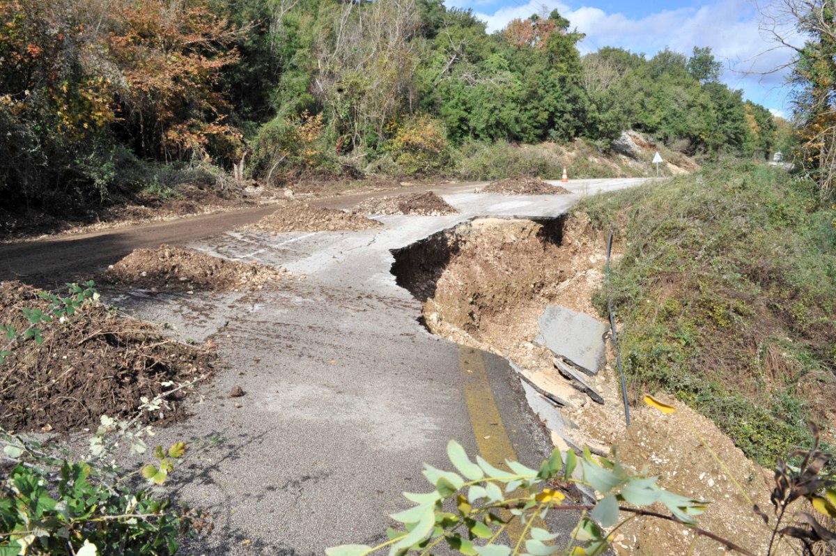 Σάρωσε η κακοκαιρία τη δυτική Ελλάδα – Εικόνες καταστροφής