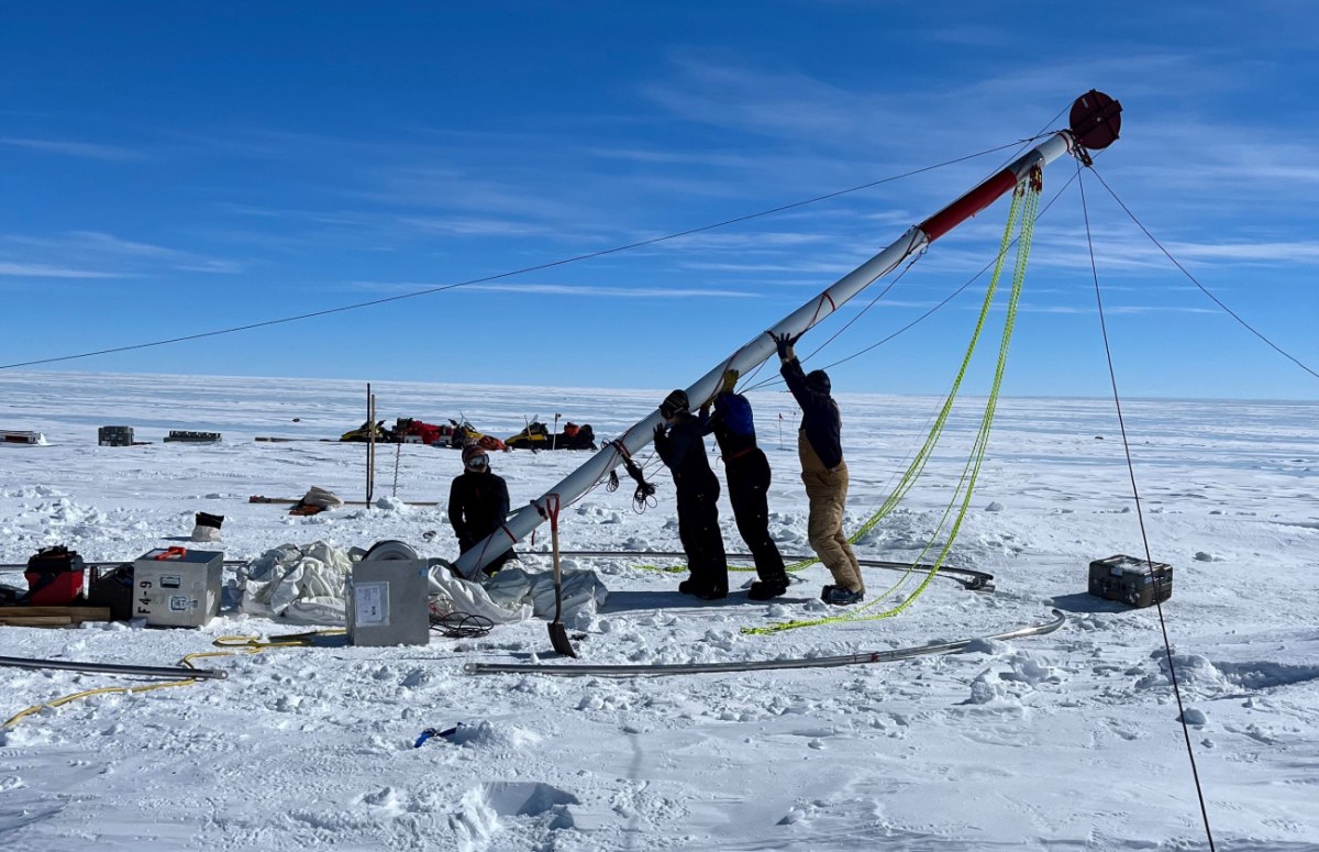 Οι ερευνητές εργάστηκαν για μήνες στο αφιλόξενο περιβάλλον της Ανατολικής Ανταρκτικής (Marks Peterson, Coldex)