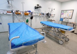 Greek Households Shoulder Heavy Health Costs, OECD Report Says