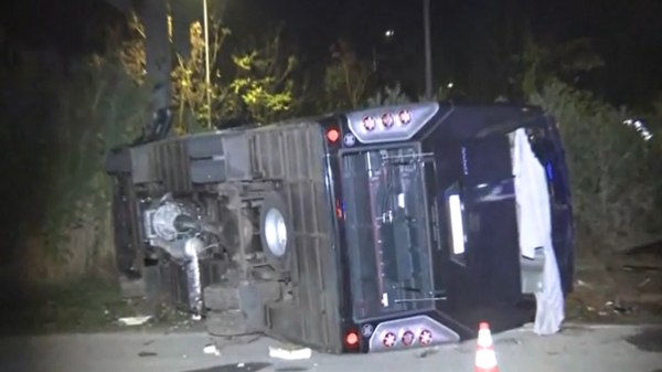 «Χάθηκε το φως από τα μάτια μας»: Ανατροπή λεωφορείου στη Μαγνησία – Τι λένε οι επιβάτες