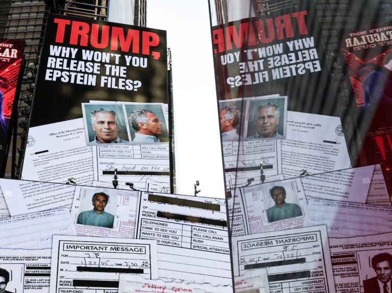 Ένα σύστημα που προστατεύει τους δικούς του: Πώς ο ισχυρός κύκλος του Έπσταϊν τον έκανε να μοιάζει φυσιολογικός