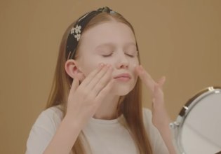 Skincare για 4χρονα – Το πρόβλημα με τα «δυστοπικά» προϊόντα περιποίησης που απευθύνονται σε παιδιά