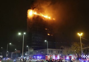 Πυρκαγιά στο Ζάγκρεμπ καταστρέφει ιστορικό 16όροφο ουρανοξύστη – Συγκλονιστικά βίντεο