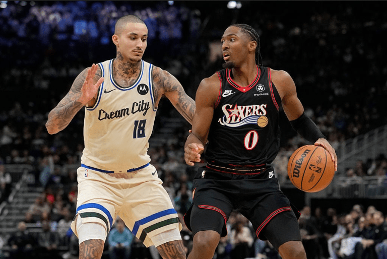 Μιλγουόκι Μπακς – Φιλαδέλφεια Σίξερς 114-123: Ήττα στην παράταση με «50άρα» του Μάξεϊ (vid)