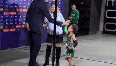 Ο γιος του Γκος είναι… μύθος: Διέκοψε τη συνέντευξη του προπονητή της Ζαλγκίρις για να τον χαιρετήσει (vid)