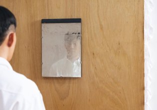 Ταϊβάν: Εθελοντής «καθάρισε» βρόμικο καθρέφτη — και κατέστρεψε έργο τέχνης 40 ετών