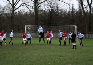 Μπύρες, λάσπη και εννιά γκολ τη φορά