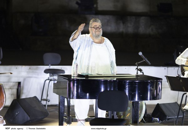 Σταμάτης Κραουνάκης: Πέθανε η μητέρα του, το συγκινητικό μήνυμα του