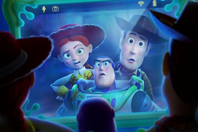 Toy Story 5: To tablet σκότωσε το παιχνίδι – Τελικά πόσες ώρες πρέπει να περνούν τα παιδιά στις οθόνες;