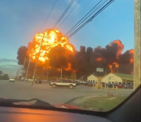 Αεροπλάνο της UPS συνετρίβη μετά την απογείωση – Φόβος για πολλά θύματα στο έδαφος [βίντεο]