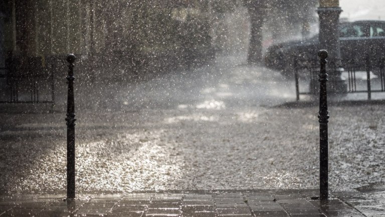 Καιρός: Ισχυρές βροχές, καταιγίδες και πιθανόν χαλαζοπτώσεις και στην Αττική – Πορτοκαλί προειδοποίηση από την ΕΜΥ