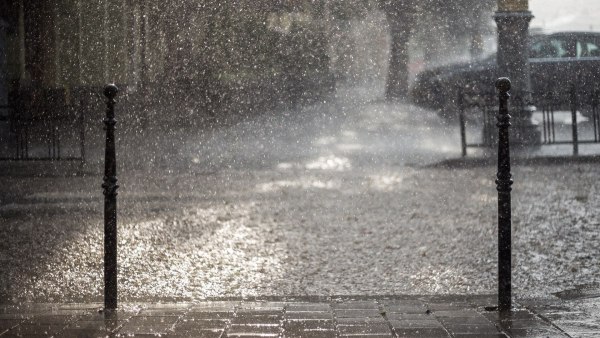 Καιρός: Ραγδαία επιδείνωση από το μεσημέρι με ισχυρές βροχές και καταιγίδες