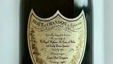 Σε δημοπρασία βγαίνει φιάλη Dom Perignon από το γάμο του Καρόλου Γ’ και της Νταϊάνα – H τιμή που ενδέχεται να αγγίξει