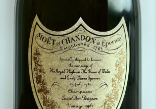 Σε δημοπρασία βγαίνει φιάλη Dom Perignon από το γάμο του Καρόλου Γ’ και της Νταϊάνα – H τιμή που ενδέχεται να αγγίξει