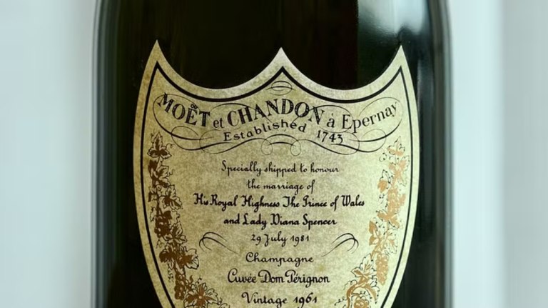 Σε δημοπρασία βγαίνει φιάλη Dom Perignon από το γάμο του Καρόλου Γ’ και της Νταϊάνα – H τιμή που ενδέχεται να αγγίξει