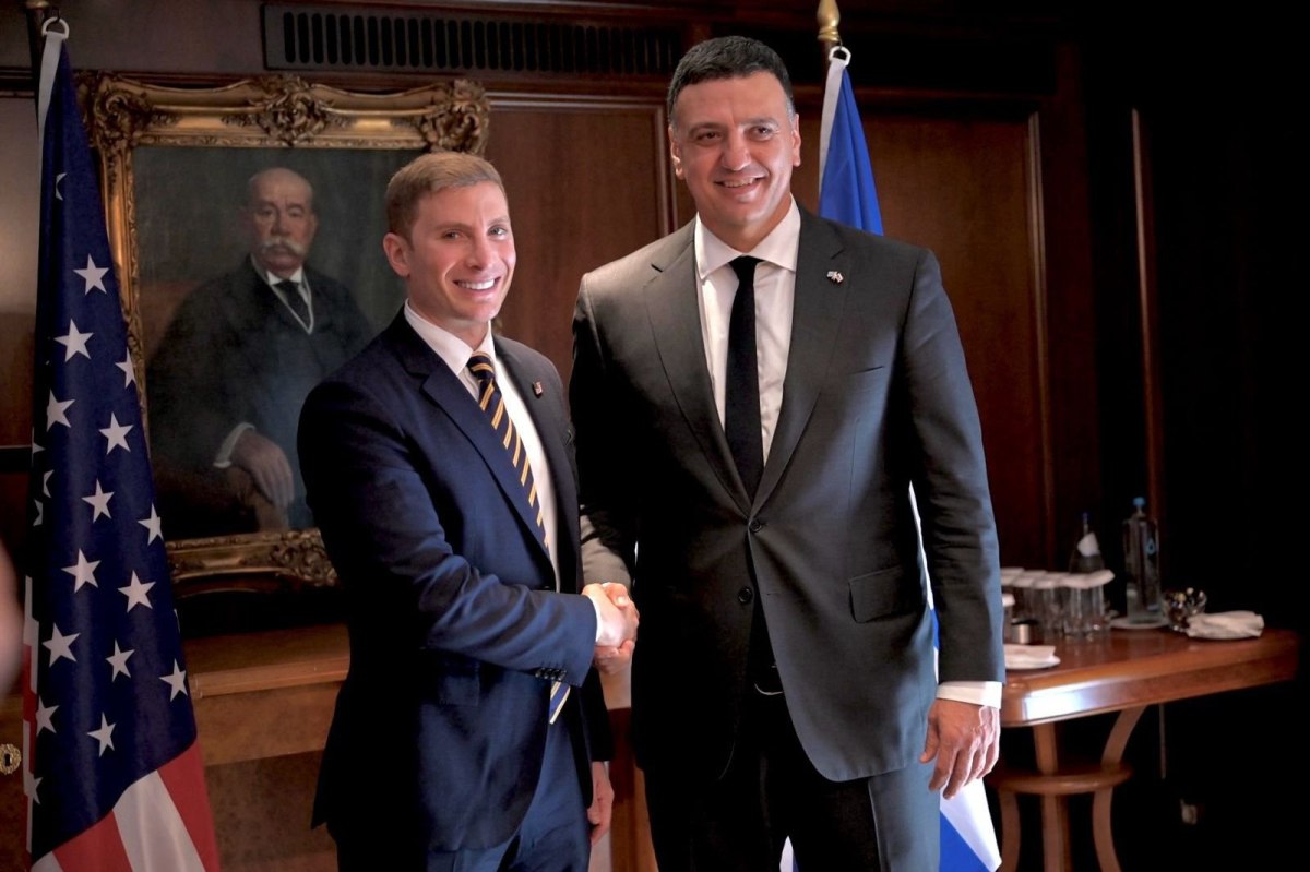 Συνάντηση Κικίλια με τον υφυπουργό Εξωτερικών των ΗΠΑ Τζέικομπ Χέλμπεργκ – «Θα συνεργαστούμε προς όφελος της μέσης οικογένειας»