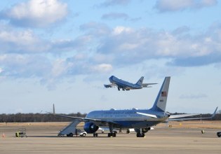 ΗΠΑ: Συναγερμός στην αεροπορική βάση όπου σταθμεύει το Air Force One