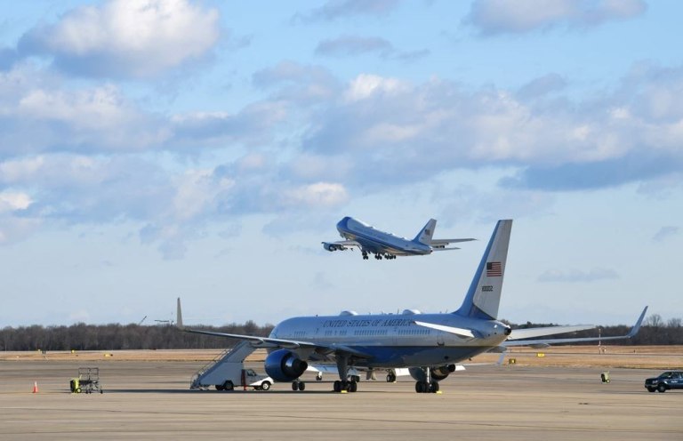 ΗΠΑ: Συναγερμός στην αεροπορική βάση όπου σταθμεύει το Air Force One