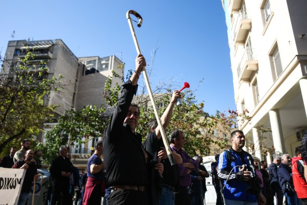 Θεσσαλία: Οι αγρότες αποφασίζουν μπλόκα – Αγανάκτηση και οργή στο συλλαλητήριο της Αγιάς
