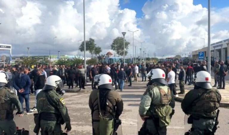 Πήγε γελαστός με τη χαρά και της γεώτρησης στο Βlock 2, βγήκε γελασμένος ότι αυτό αρκεί για να μπλοκάρει τη κοινή λογική και των αγροτών την οργή