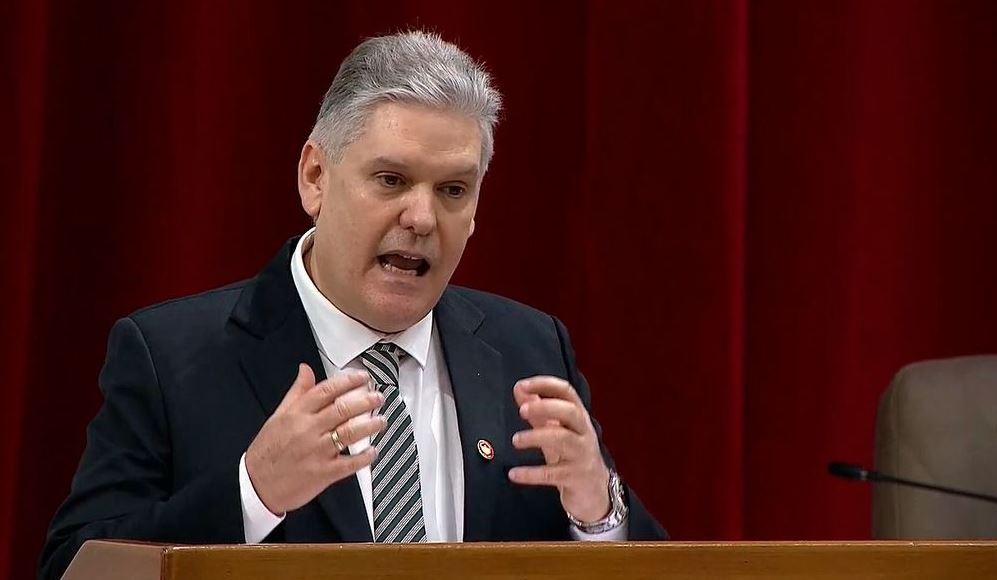 Κούβα: O πρώην υπουργός Οικονομικών δικάζεται για κατασκοπεία