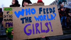 Η Ευρώπη της ανισότητας: Οι γυναίκες «δουλεύουν τζάμπα» από τα μέσα Νοεμβρίου μέχρι το τέλος της χρονιάς