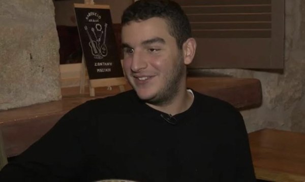 Μαθήματα ζωής από τον 21χρονο τυφλό καραγκιοζοπαίχτη Ανδρέα Τυμπακιανάκη