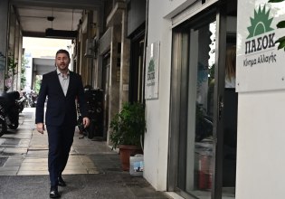 O Kρητικός Ανδρουλάκης, ο «αμερικανόφιλος Γεωργιάδης» και τα Βορίζια- Η σύγκρουση για την οπλοκατοχή και η φωτογραφία του προέδρου με αποκριάτικο όπλο