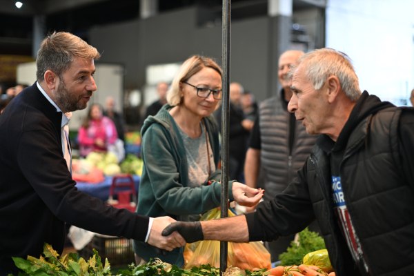 Ανδρουλάκης από τη Θεσσαλία: Με ψήφο στο ΠΑΣΟΚ και πολιτική αλλαγή, θα ξεβολέψουμε την αλαζονεία της ΝΔ